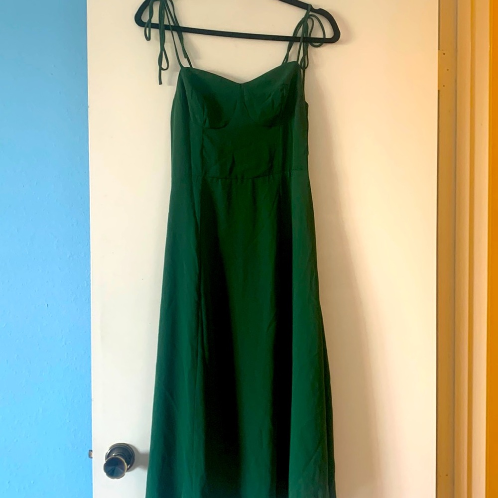 NLW current fashion green dress with slit . Adjustable straps